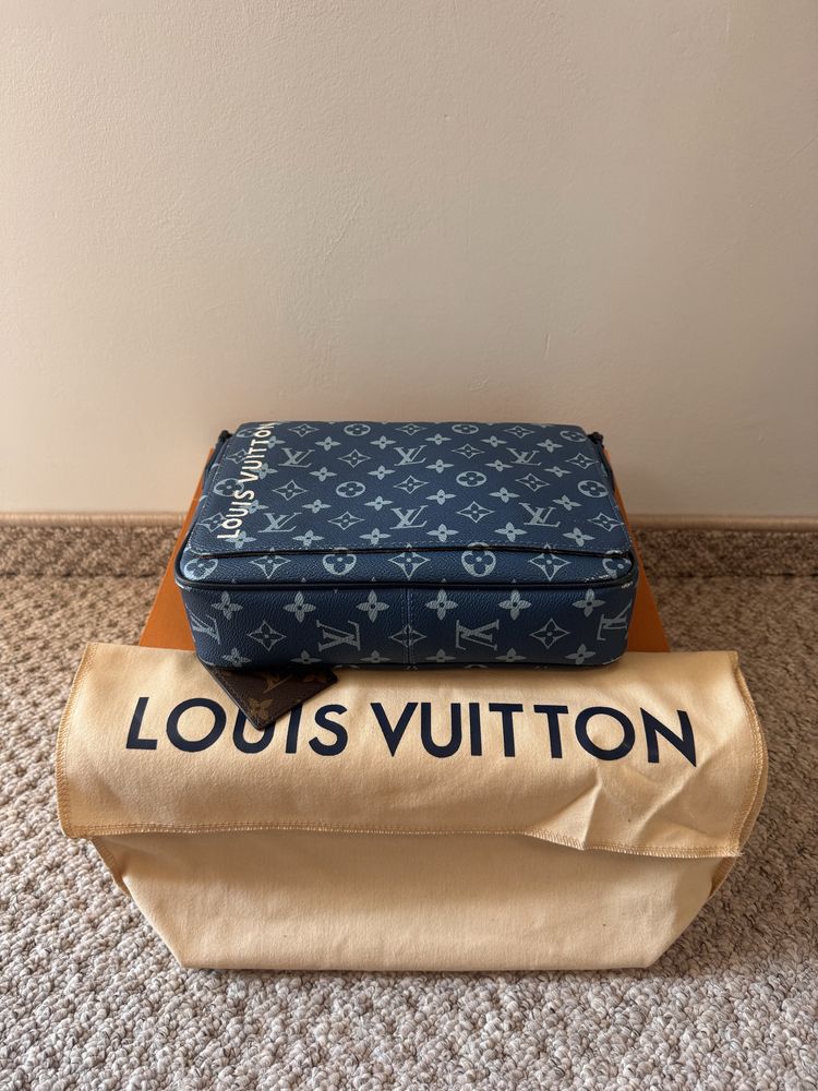 Louis Vuitton District PM