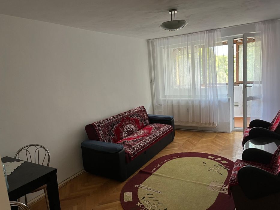 Închiriez apartament