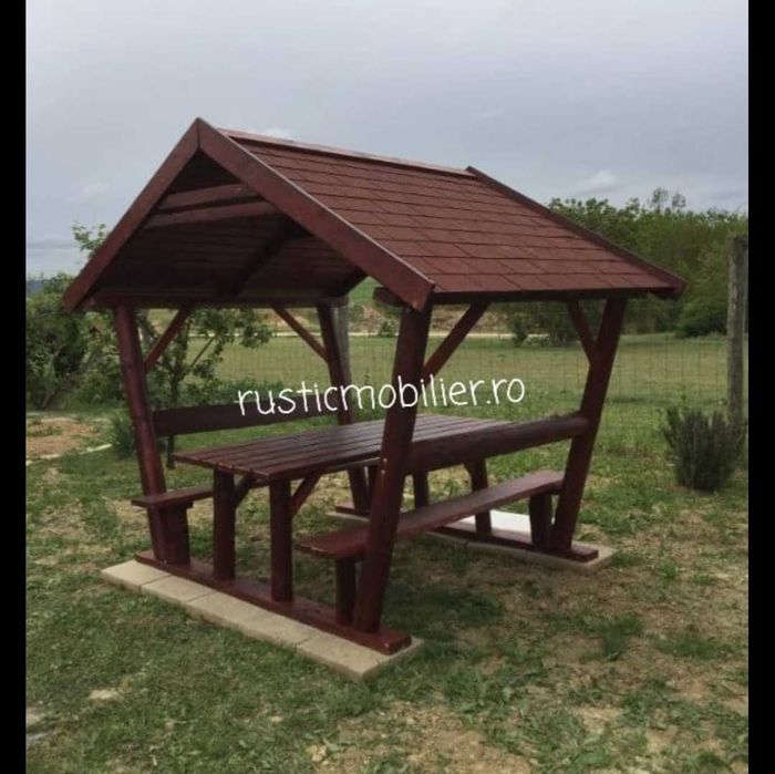 La comandă foișor din lemn