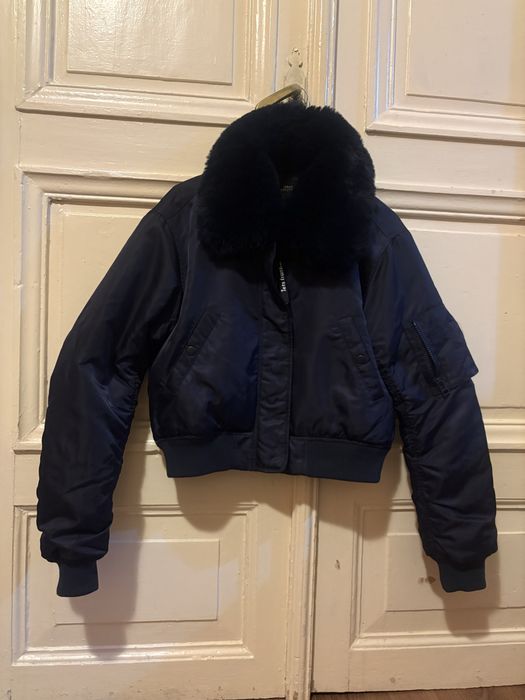 Geaca Urban Outfitters albastra cu blana