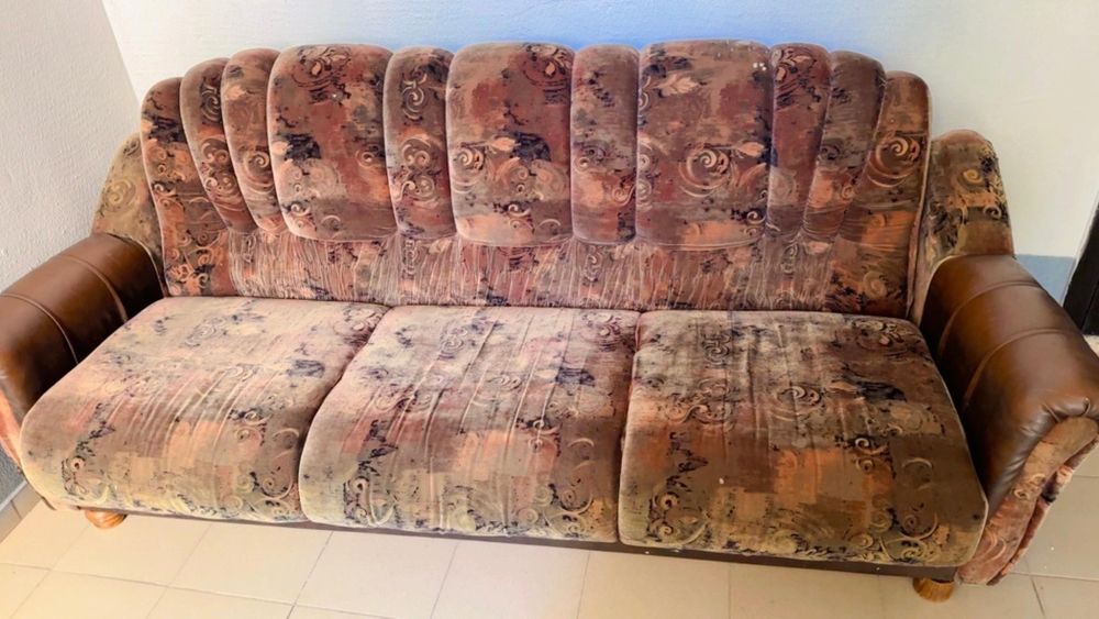 Диван и 2 кресла продаётся срочно