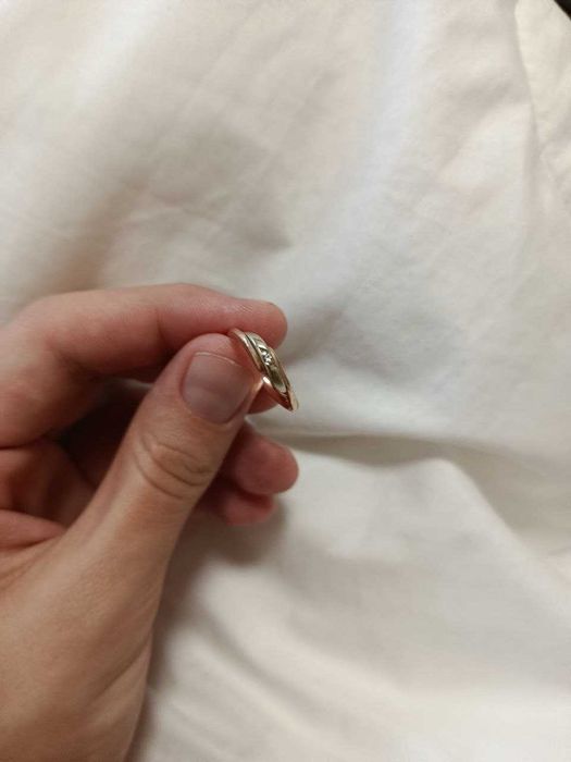 Продам срочно золотое кольцо