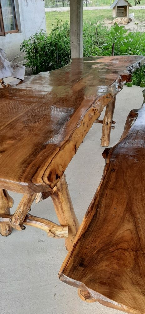 Masa rustica din lemn de nuc
