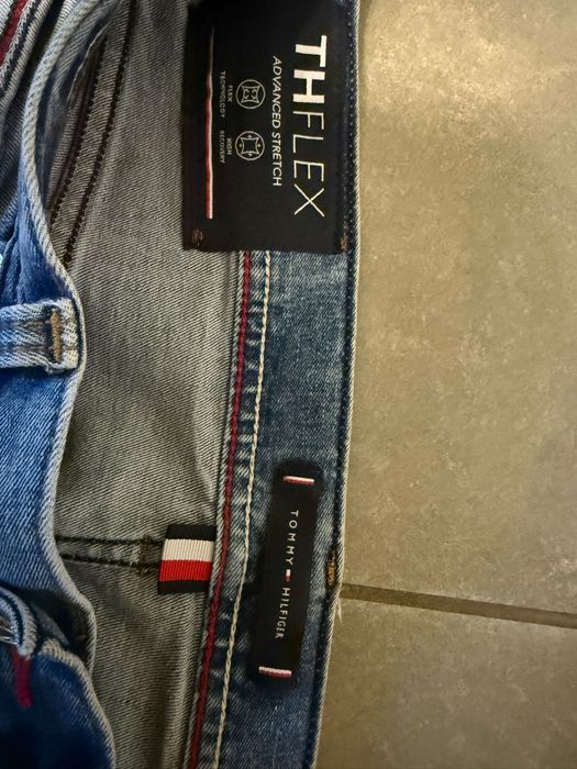 Blugi hilfiger,  mărimea 33/32, preț 120  roni