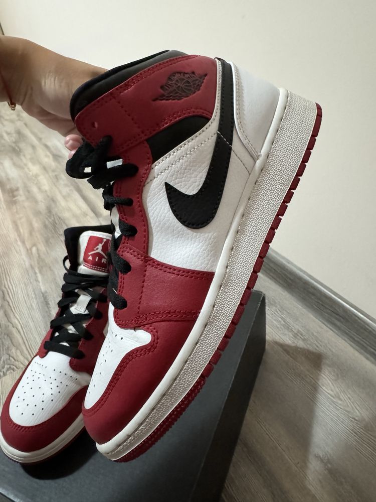 Air Jordan 1 Mid “Chicago” GS