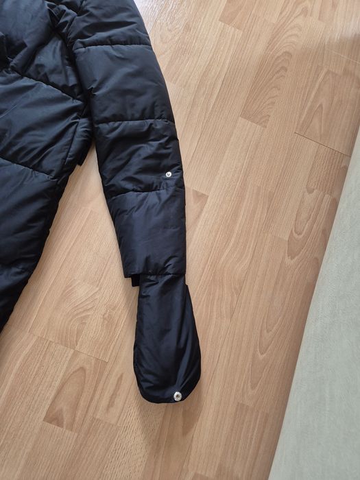 Куртка осень-зима с вставными варежками и задним карманом