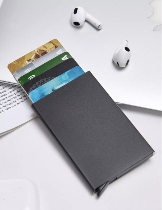 Ultra ixcham metall kartxolder – 6 ta karta + individual yozuv