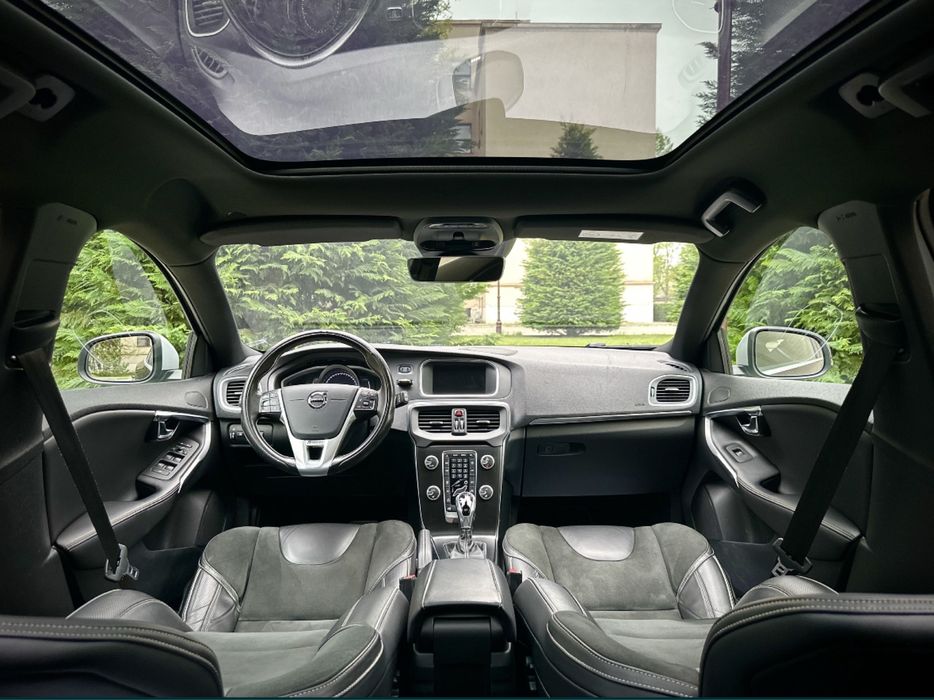 Volvo V40 ~ Automat ~ Panoramic ~ FullLed ~ Foarte întretinut ~ 2019