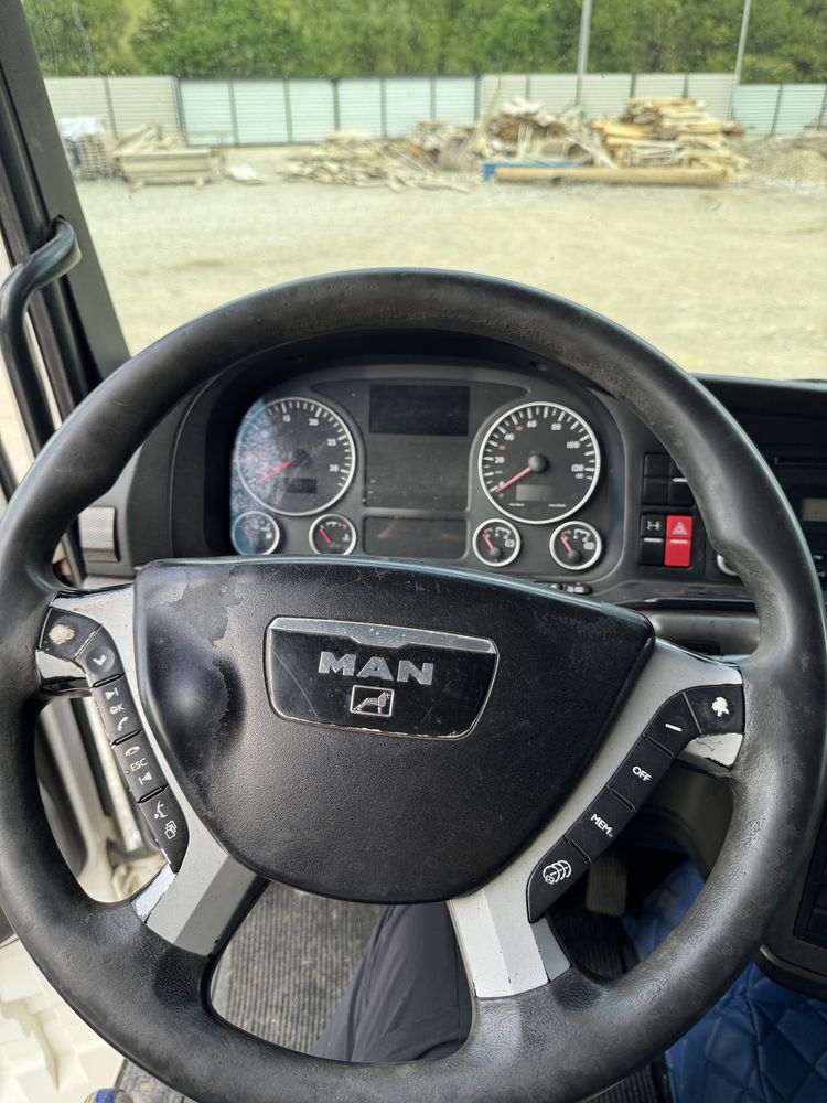 Cap tractor man TGX18.440