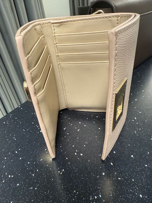 Furla уникален портфейл