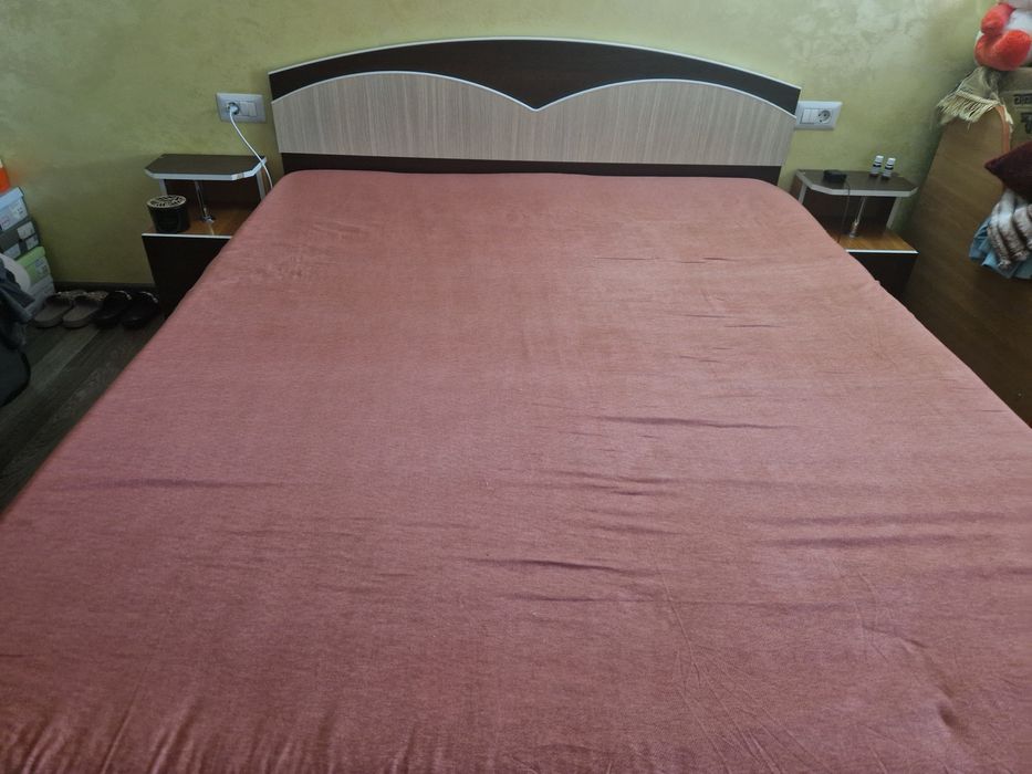 Vând pat cu saltea!! Fara niciun defect