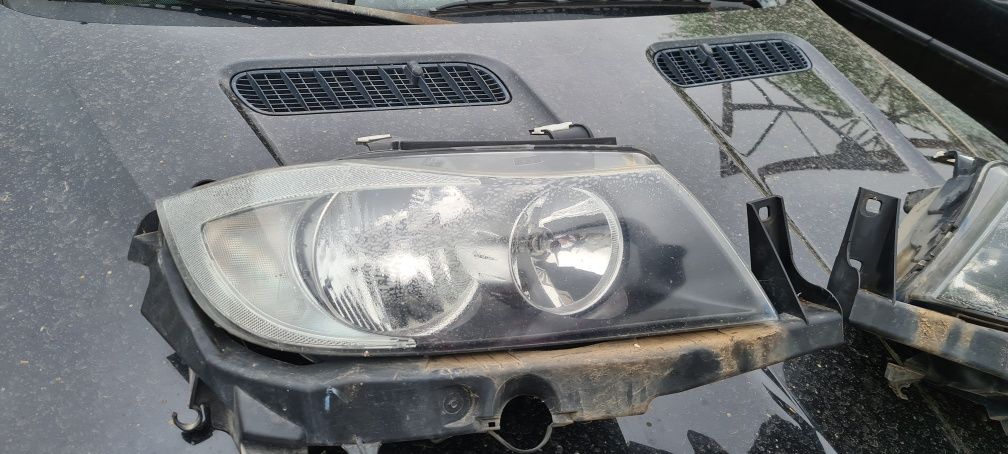 Faruri halogen bmw e90.