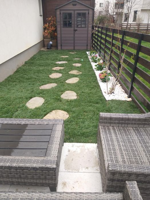 Gazon Rulou și plante Decorative