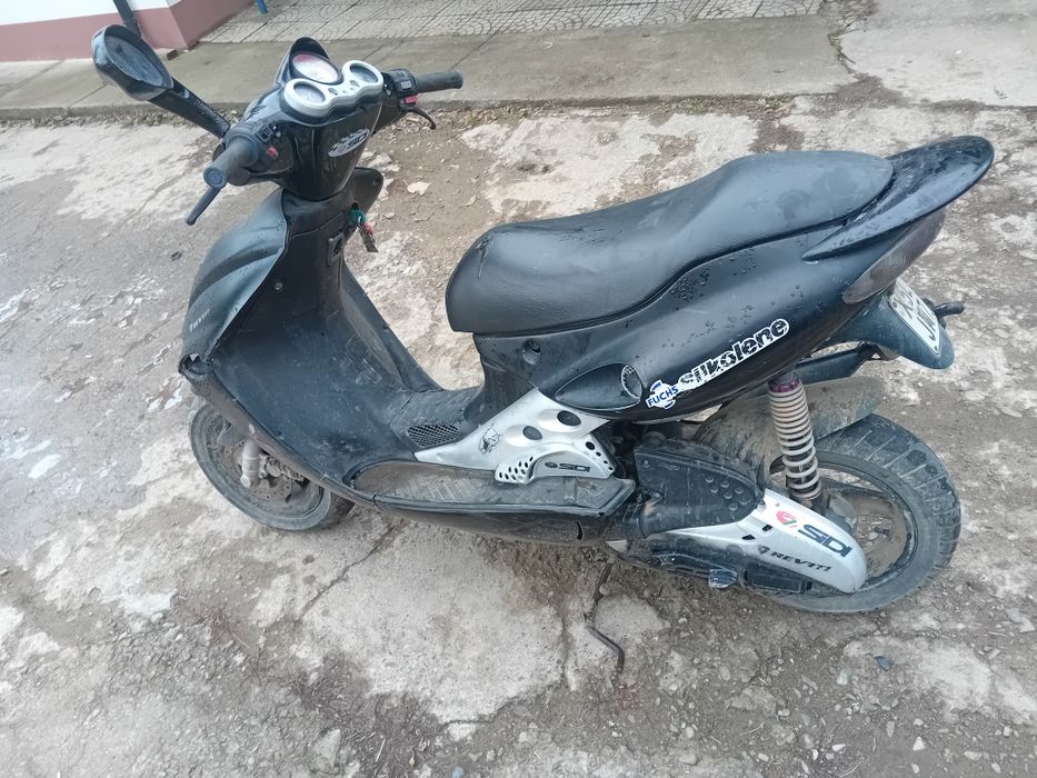 Vând malaguti f15 motor 49cc