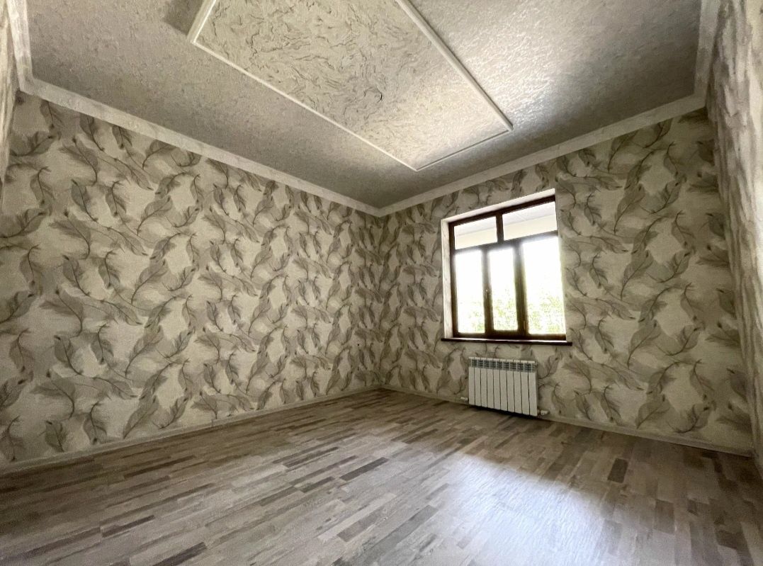 Продаётся абсолютно новый дом в Кибрае. .