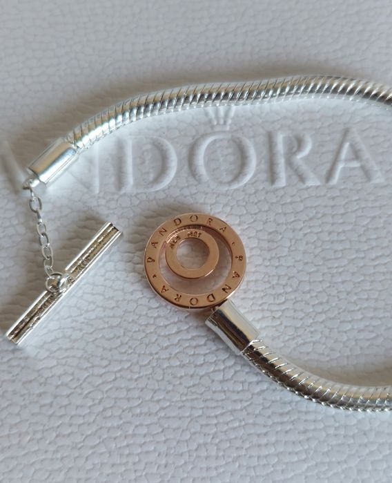 Гривна Пандора|Pandora