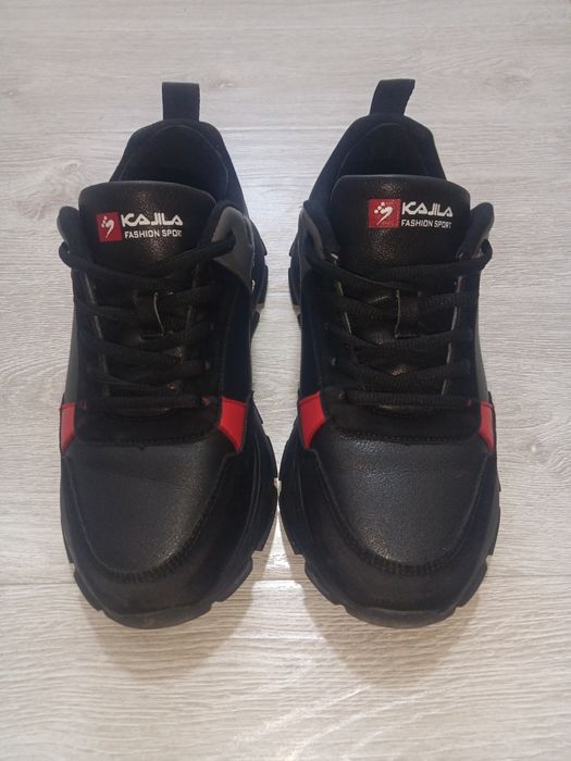 продам подростковые кроссовки размер 42 в очень хорошем состоянии.