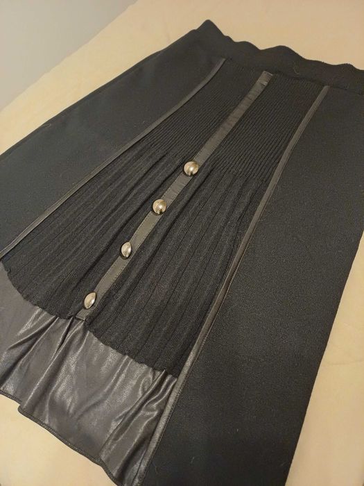 Продам теплую шерстяную юбочку на резинке размер 46 48