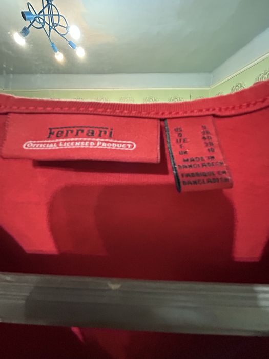 Спортна червена тениска