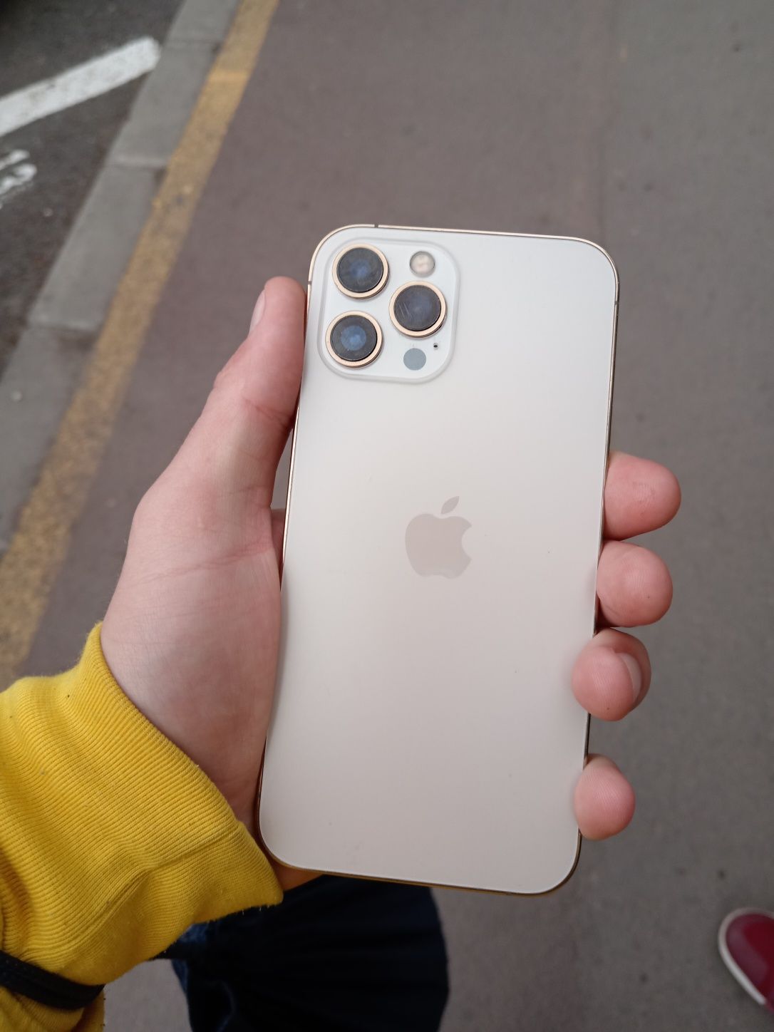 Vând iphone 12 pro