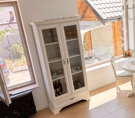 Vitrina tip bufet alb