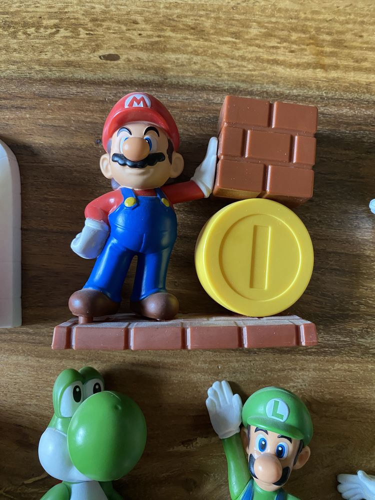 Figurina super mario 18 bucati (yoshi , luigi etc)