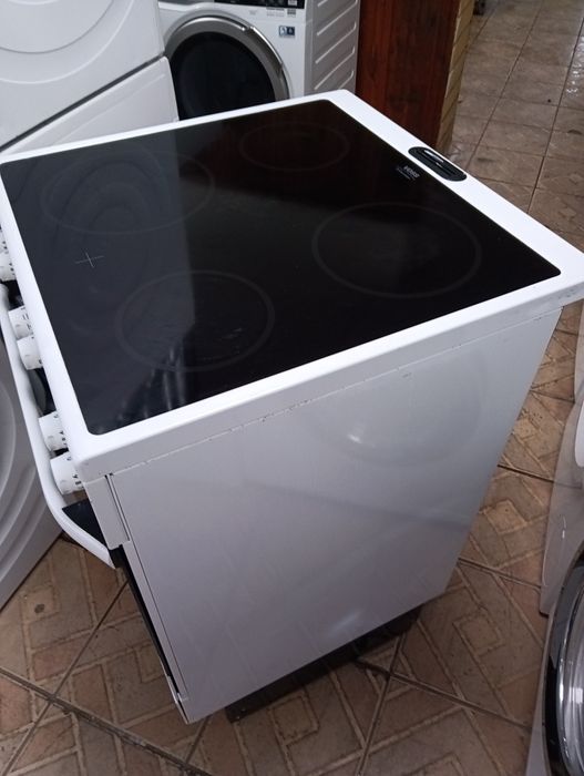 Свободно стояща печка с керамичен плот Voss Electrolux 2годиниГаранция