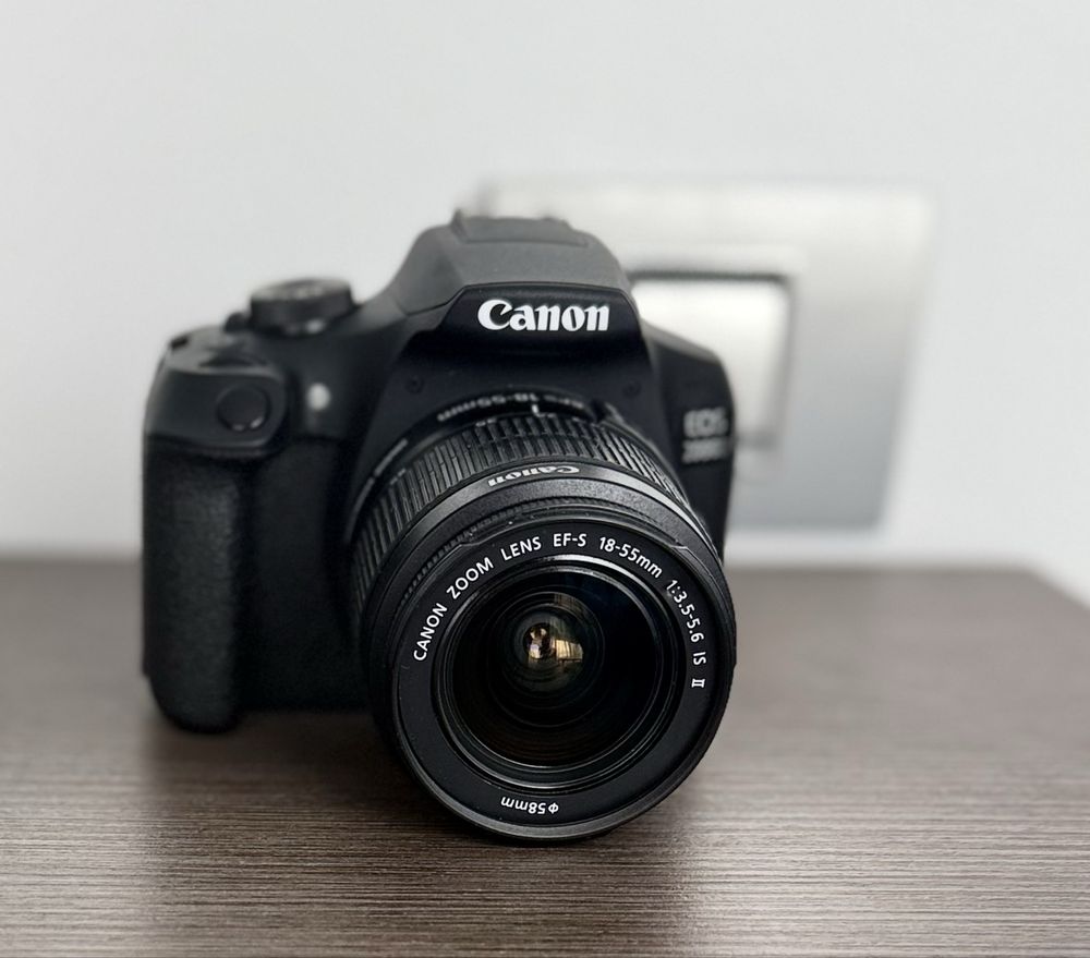 Aparat foto Canon 2000D
