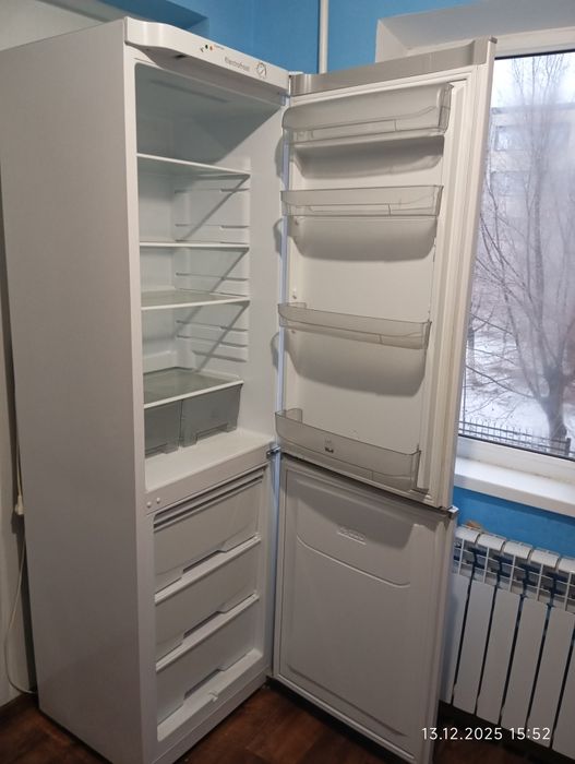 Холодильник Electrofrost в отличном состоянии.
