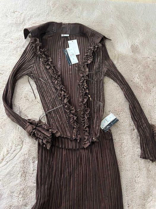 Costum nou elegant fusta si bluza achizitionat din Dubai, marimea 42