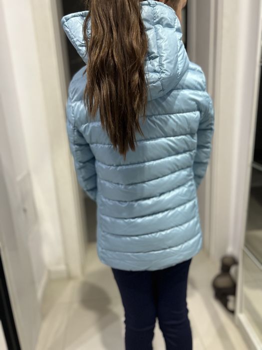 Vând geaca Moncler originala,pt 11-12 ani,potrivita si pt XS
