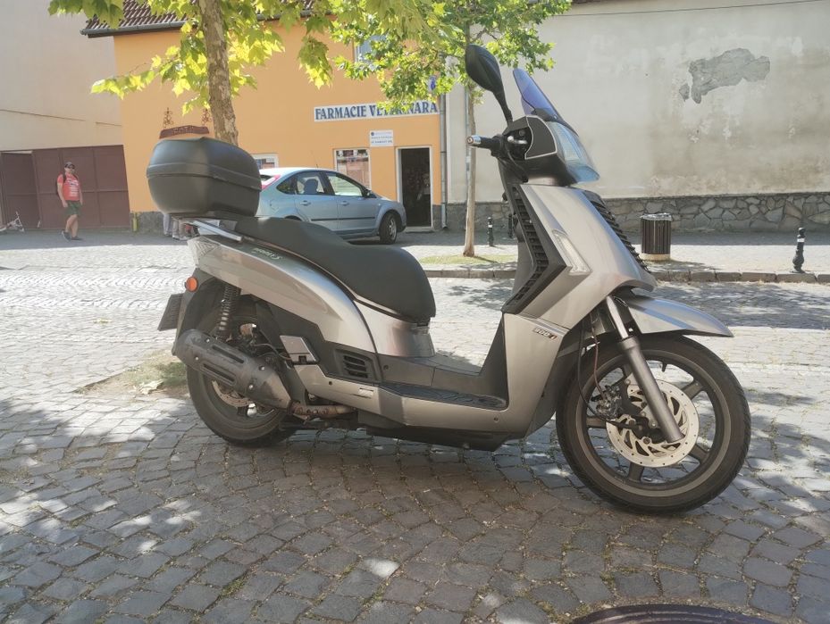 Vând scuter kymco