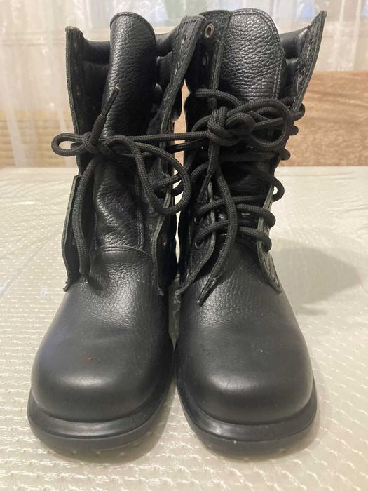 Продам спецобувь женские зимние сапоги за 10 000 тенге. Размер 35.