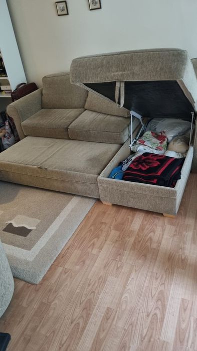 Vând Canapea, Scaun și Taburet din set Mobexpert la 1200 de lei.