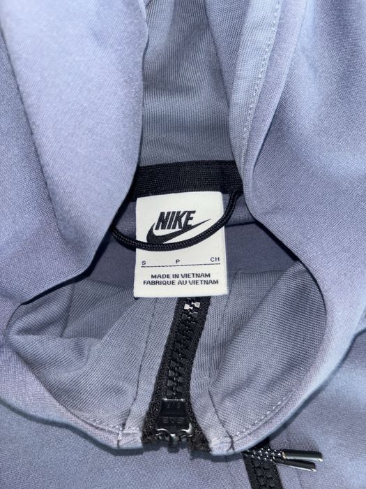 Чисто нов Nike tech