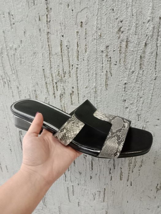 Продаются  босоножки на небольшом каблучке