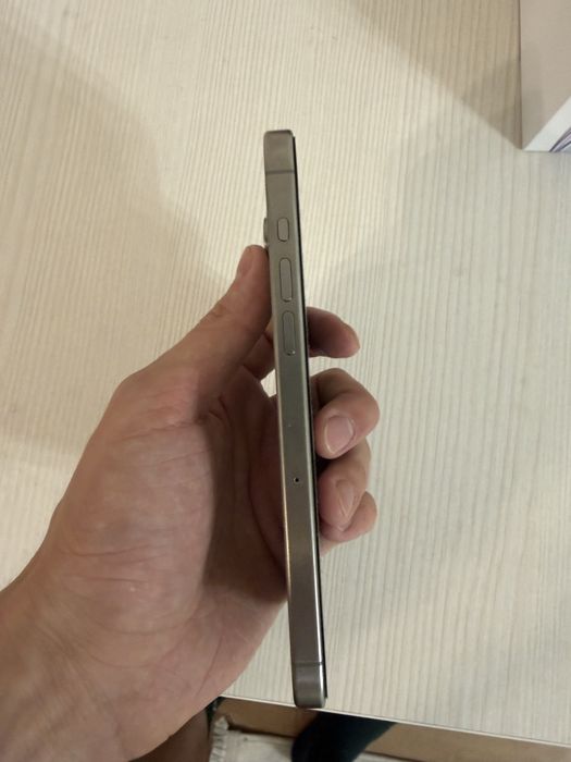 iPhone 15 Pro Max продаётся