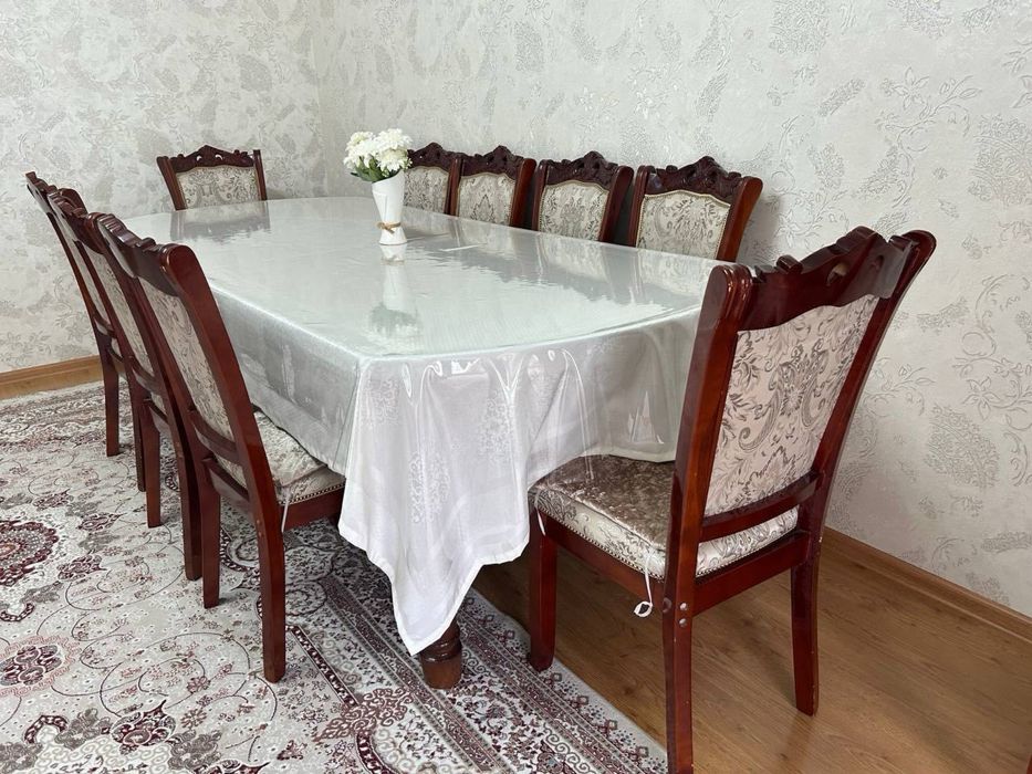 Стол со стульями