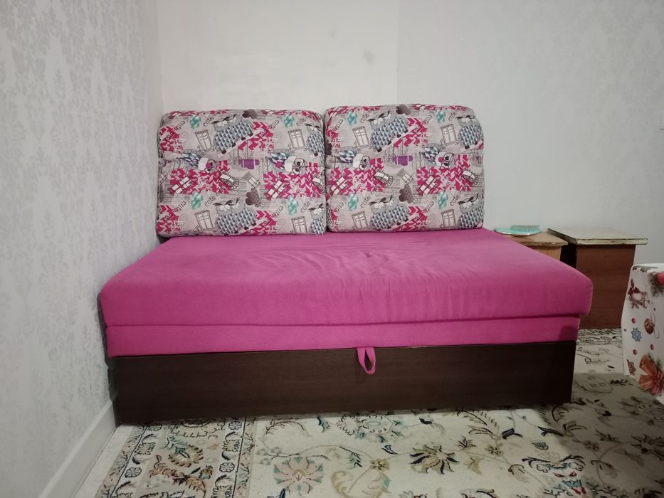 Продам диван для спальни 32000