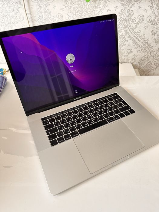 Срочно продам Macbook Pro 2016 года 15 диогональ