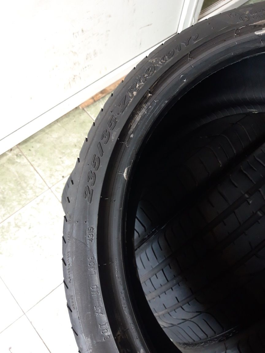 2 anvelope 235/35 R19 Pirelli