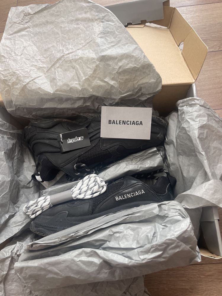 Balenciaga Triple S full box