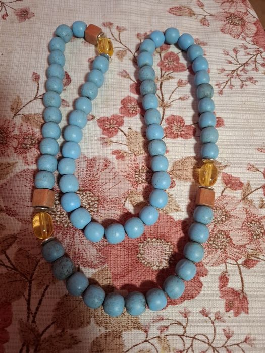 Ретро гердан с дървени топчета