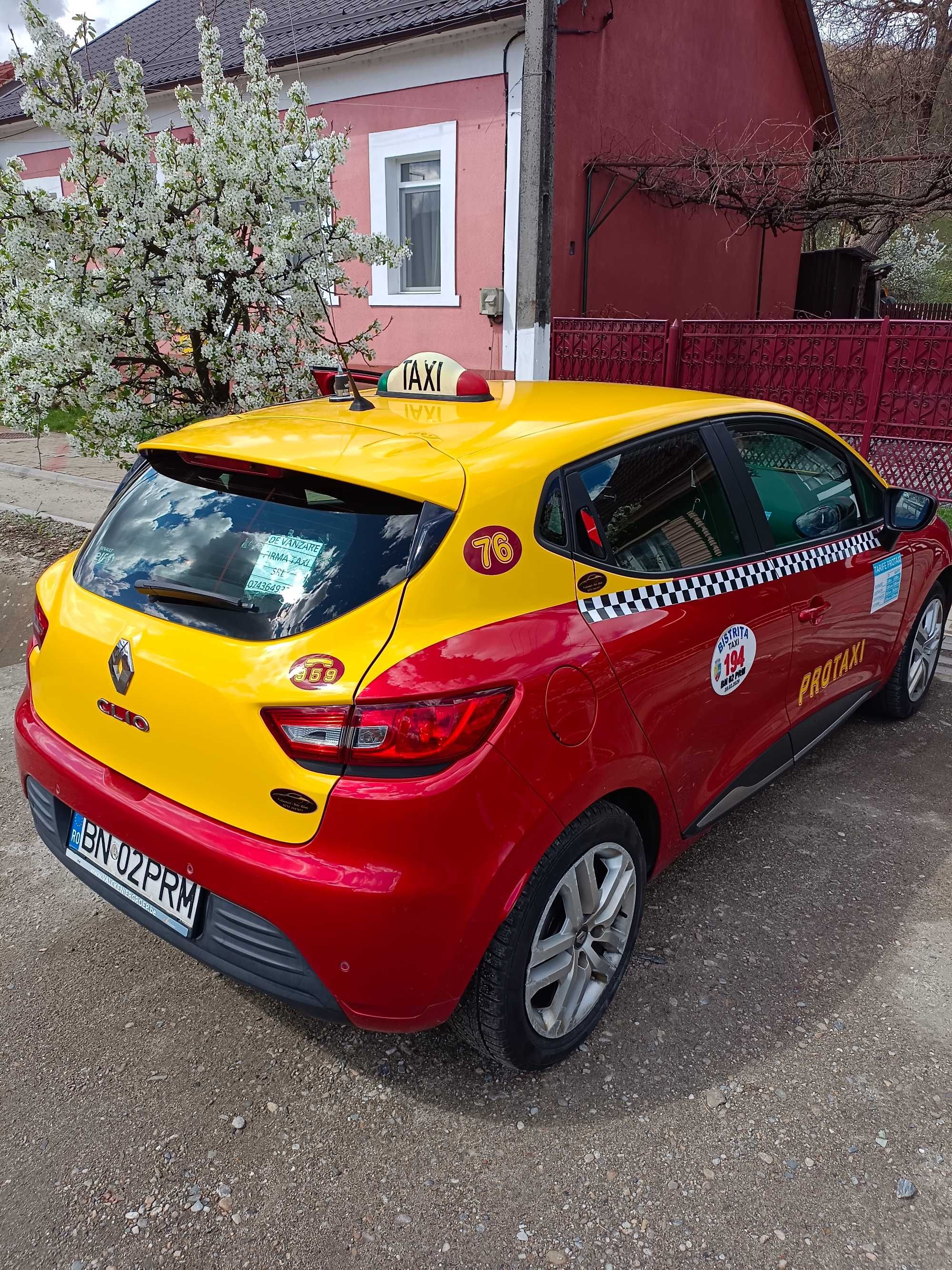 Vând Renault Clio 2019 se vinde cu tot cu firma taxi