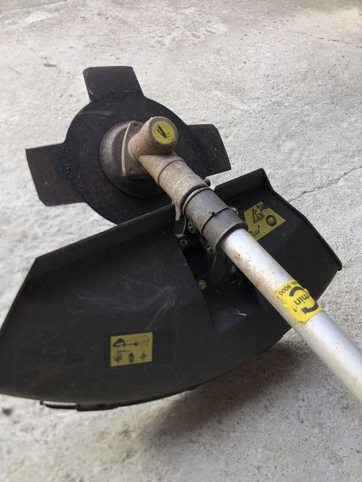 Vând scule de grădină pe benzină,