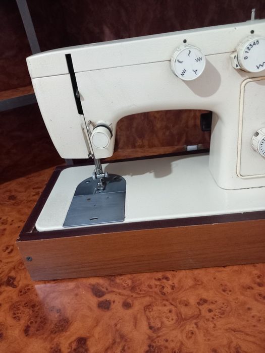 Tikuv mashinasi sotiladi yaxshi ishlaydi.