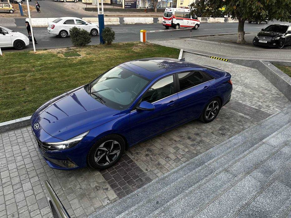 Продаётся Elantra Luxe 2.0 л 2021