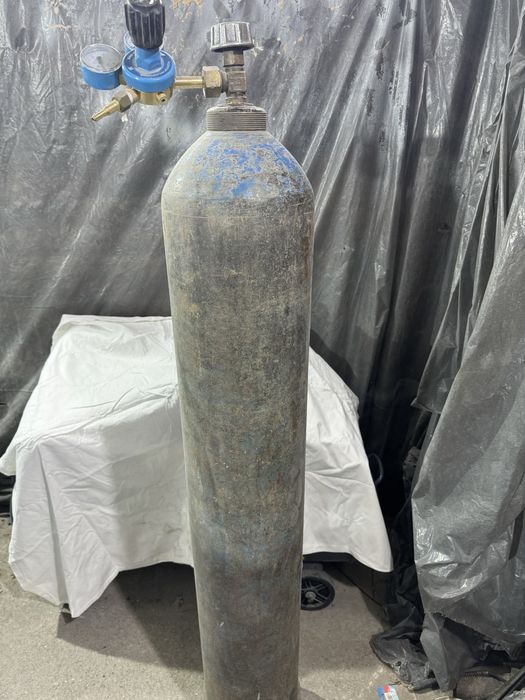 Кислородный балон вместе с редуктором