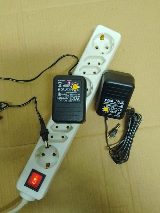 Adaptoare reglabile 230 v   de la 1.5v _12 v cc