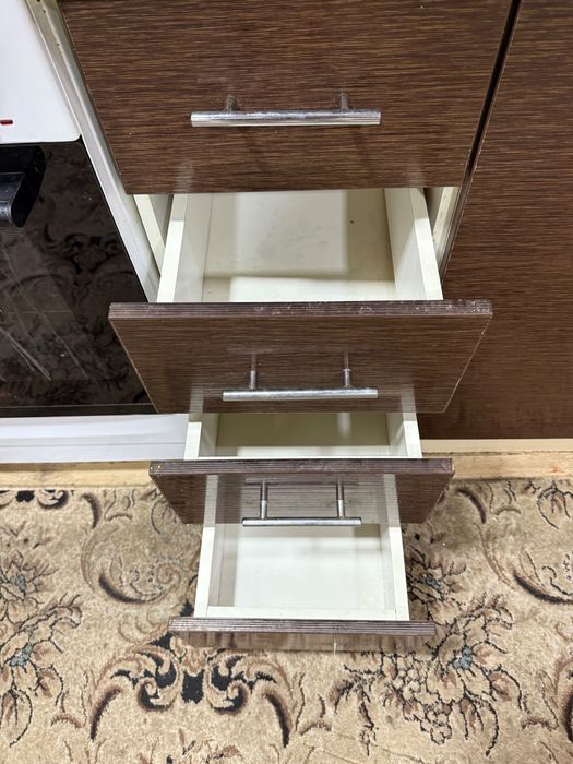 Oshxona mebeli sotiladi!